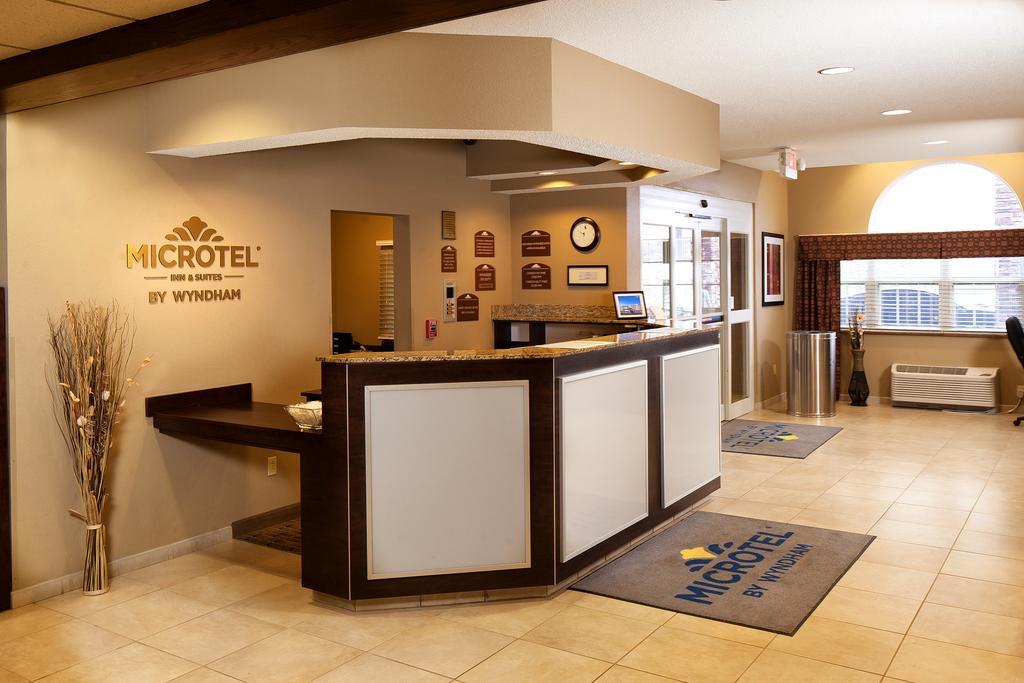 Microtel Inn & Suites By Wyndham St Clairsville - Wheeling St. Clairsville Екстер'єр фото